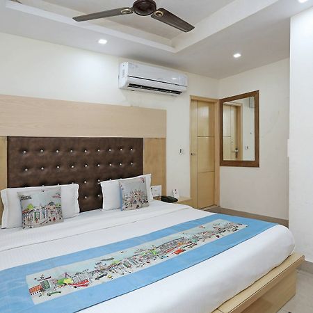 Oyo 9233 Hotel Cottage Lord Krishna New Delhi Exteriör bild
