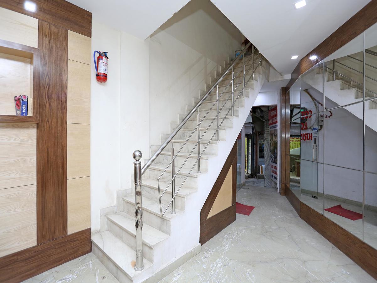 Oyo 9233 Hotel Cottage Lord Krishna New Delhi Exteriör bild