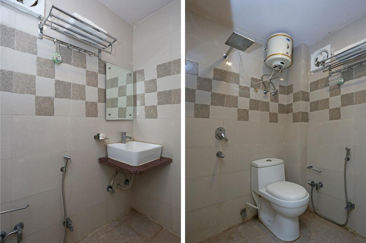 Oyo 9233 Hotel Cottage Lord Krishna New Delhi Exteriör bild