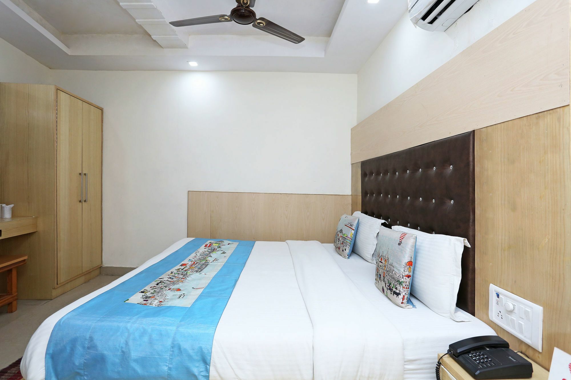 Oyo 9233 Hotel Cottage Lord Krishna New Delhi Exteriör bild
